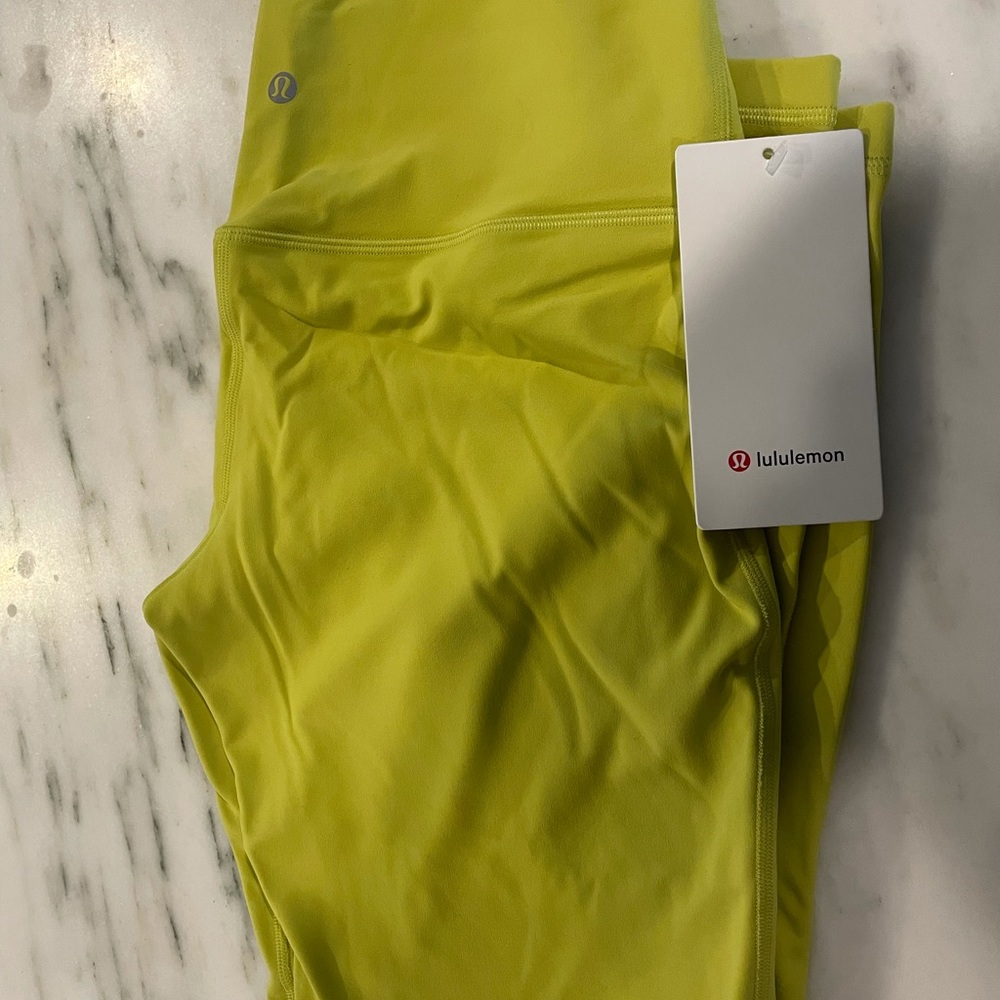 Size 10 lululemon 25” align yellow serpentine